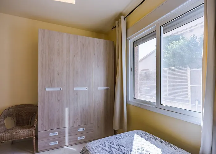 Casa Neus Bara بيت للعطل *