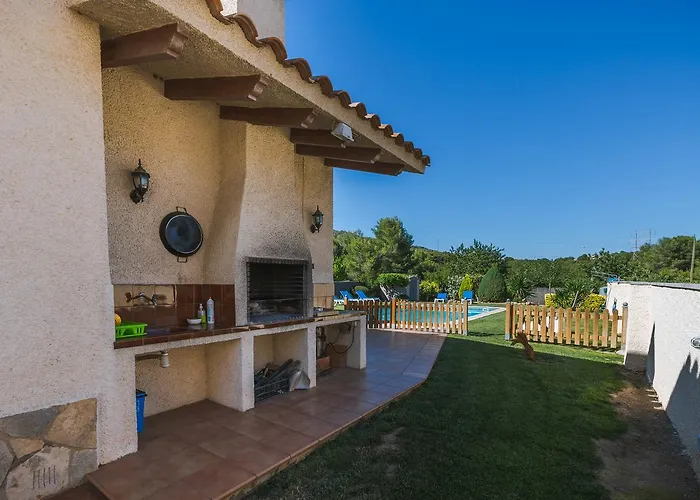 Casa Neus Bara بيت للعطل