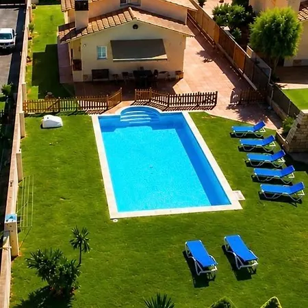 Neus Bara, Jardin Y Piscina Privada