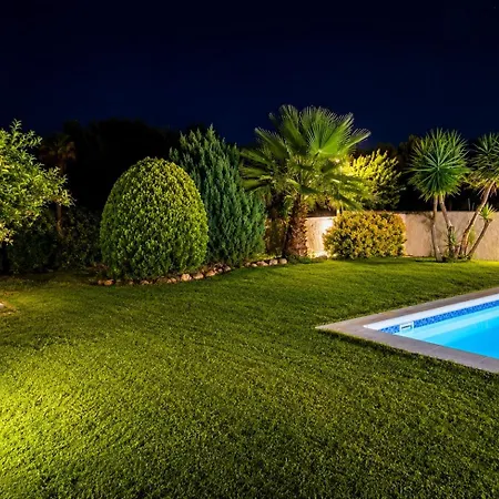 Neus Bara, Jardin Y Piscina Privada Ferienhaus