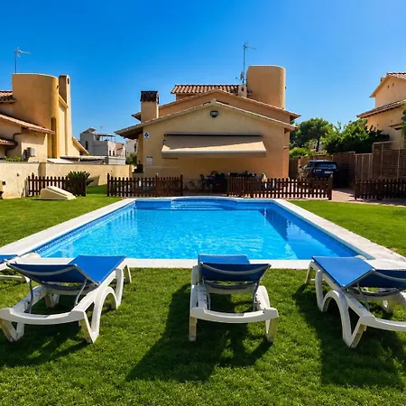 Holiday home Neus Bara, Jardin Y Piscina Privada