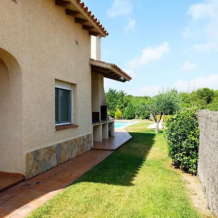 Neus Bara, Jardin Y Piscina Privada