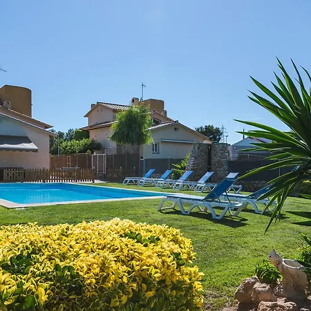 Neus Bara, Jardin Y Piscina Privada