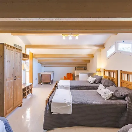 Neus Bara, Jardin Y Piscina Privada