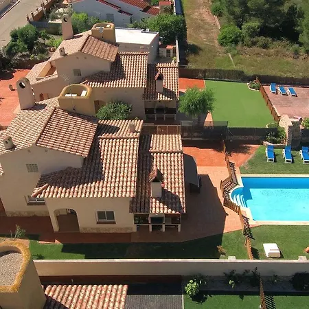 Holiday home Neus Bara, Jardin Y Piscina Privada